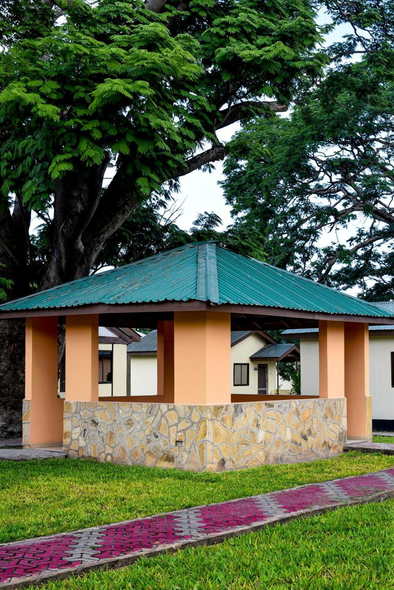 Mgulani Lodge Hotel ดาร์เอสซาลาม ภายนอก รูปภาพ